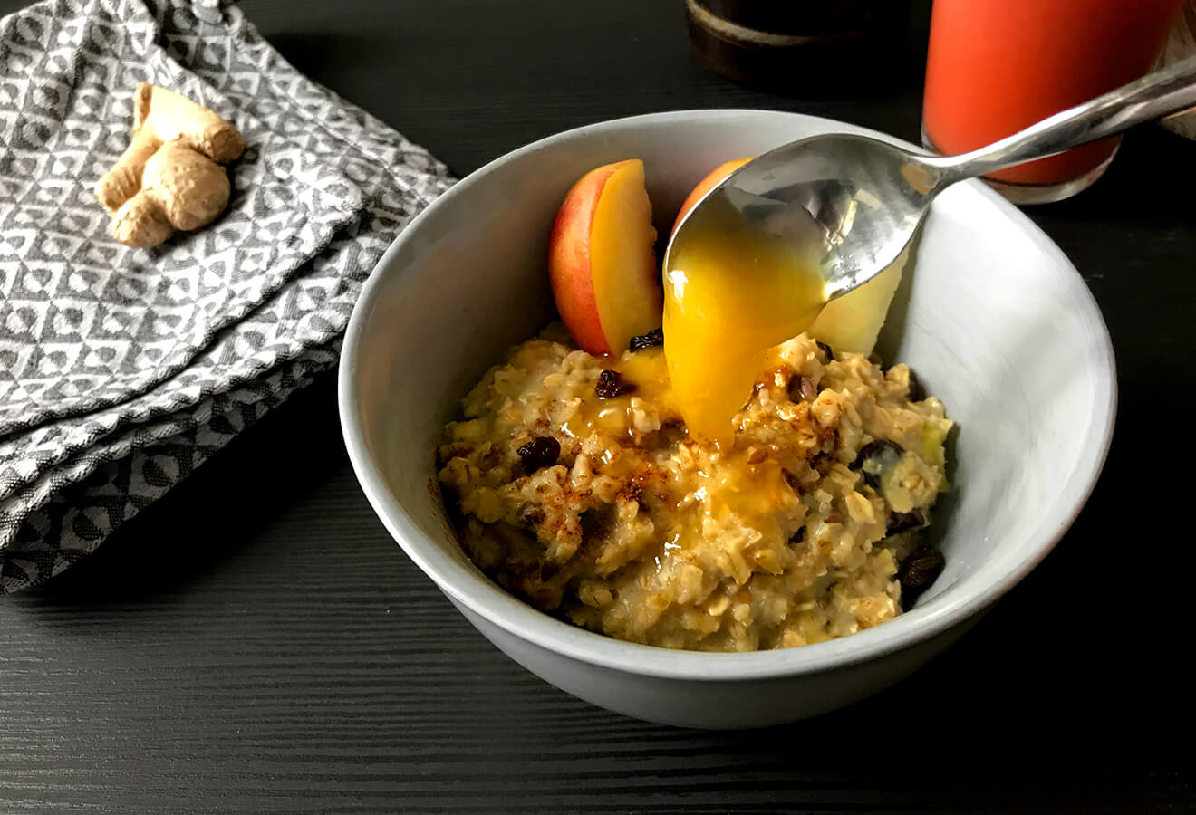 TCM Frühstück: Power Porridge mit Honig und Ghee – PrettyPrettyWell.com